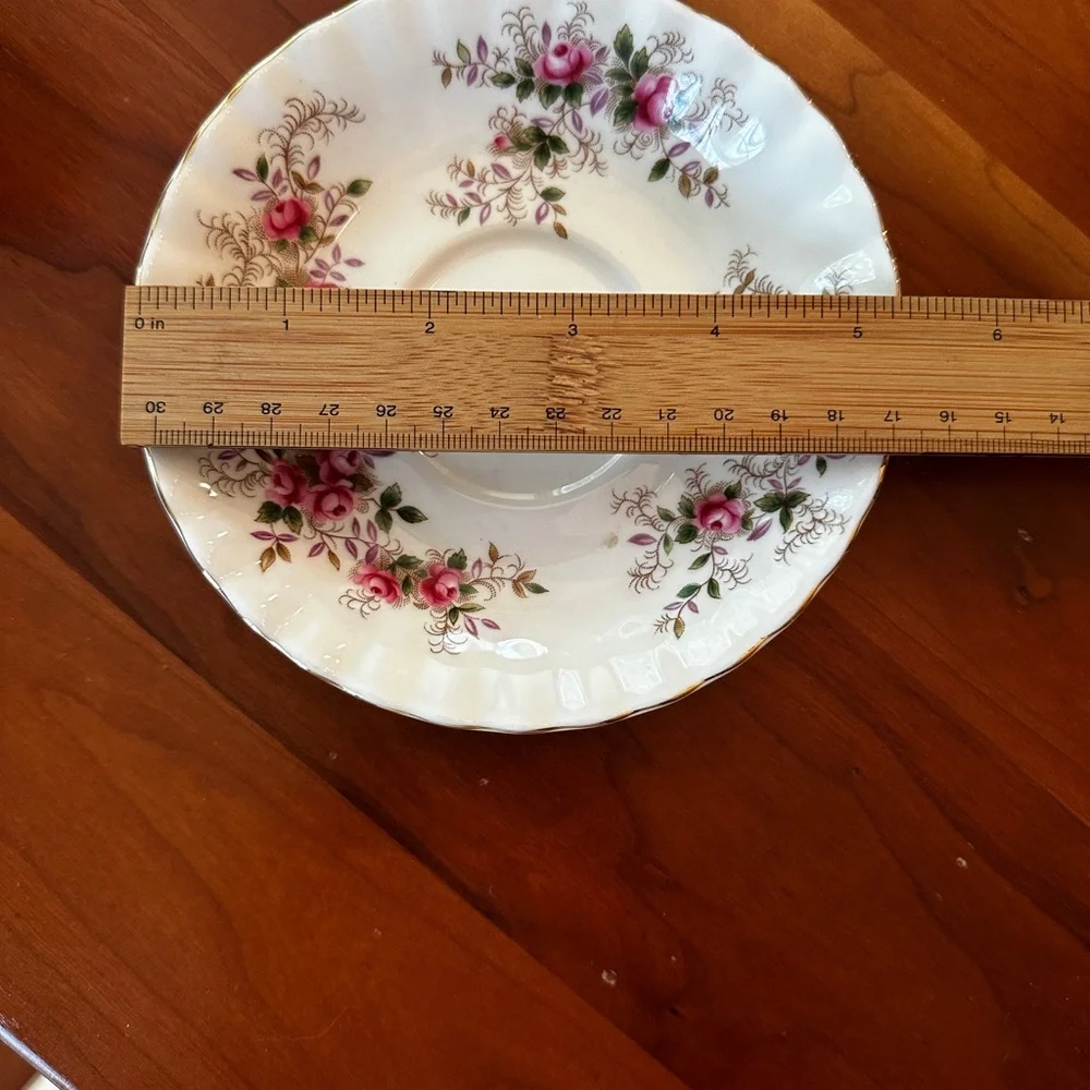 Royal Albert Lavender Rose Tea Cup & Saucer Bone England Teacup Floral Vintage - Picture 5 of 7
